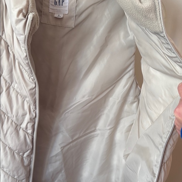 GAP Women's Beige Quilted Vest - Picture 5 of 5